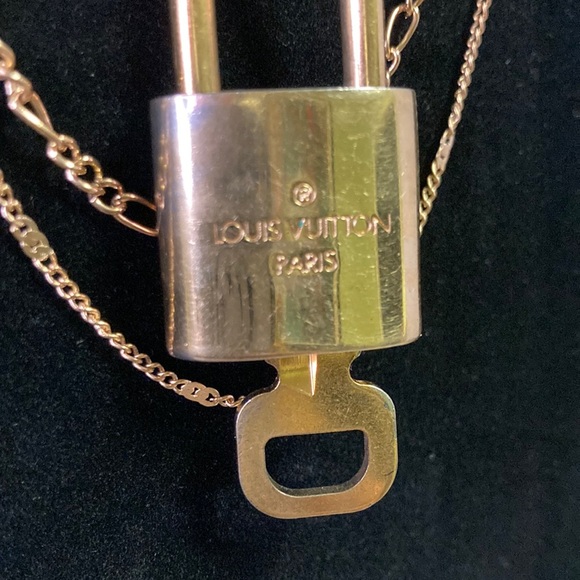 Louis Vuitton Lock/Key With Chain - Picture 3 of 7